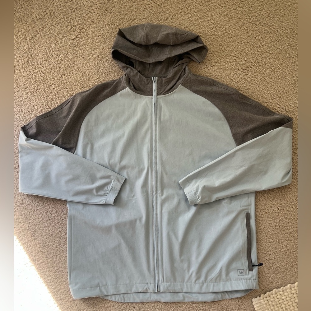 Mizzen+Main Light Blue and Gray Windbreaker
Size L 
Like new